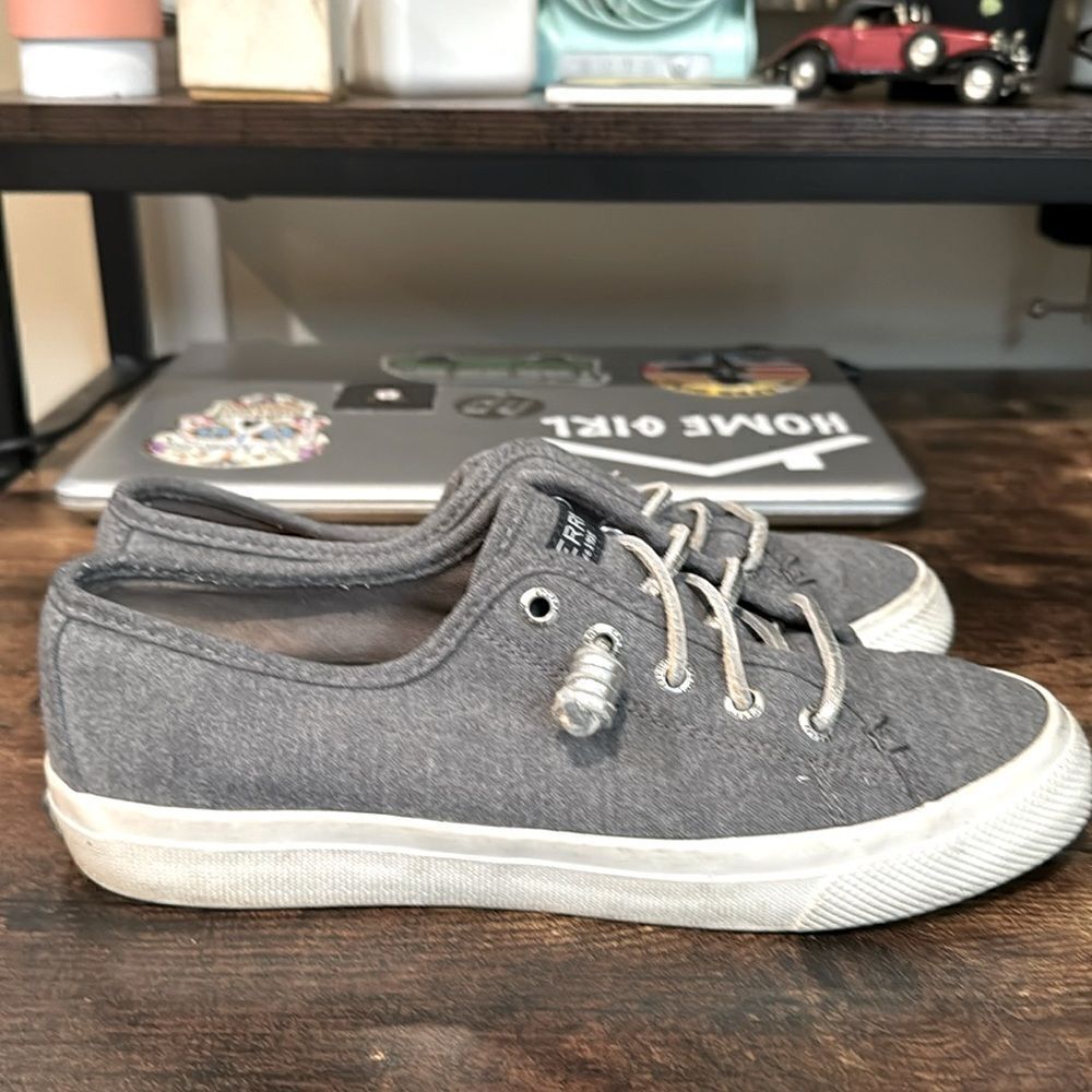 Sperry gray wool-feel dock shoes size 6